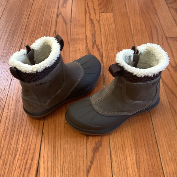 L.L. Bean Women’s Boots (Storm Chasers), 6 - Picture 2 of 10